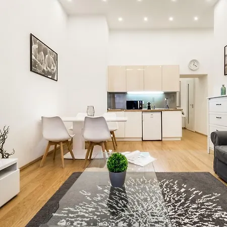 Hello Downtown - Movie 부다페스트