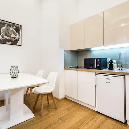 Hello Downtown - Movie 아파트