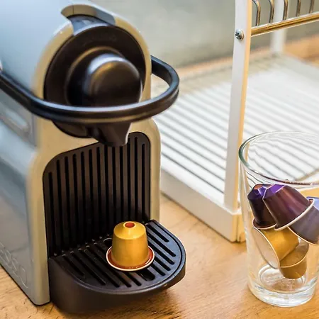 Hello Downtown - Movie 아파트 부다페스트