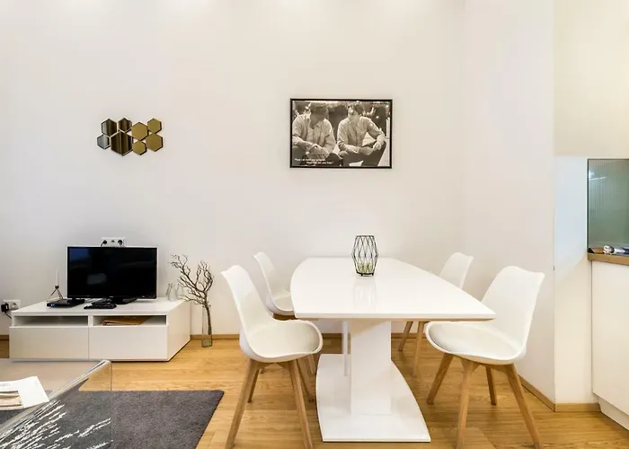 Hello Downtown - Movie * Будапешт