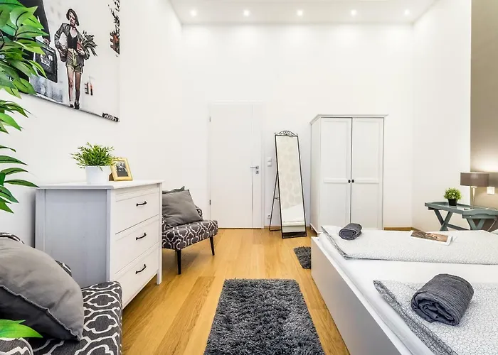 Hello Downtown - Movie Апартаменты *