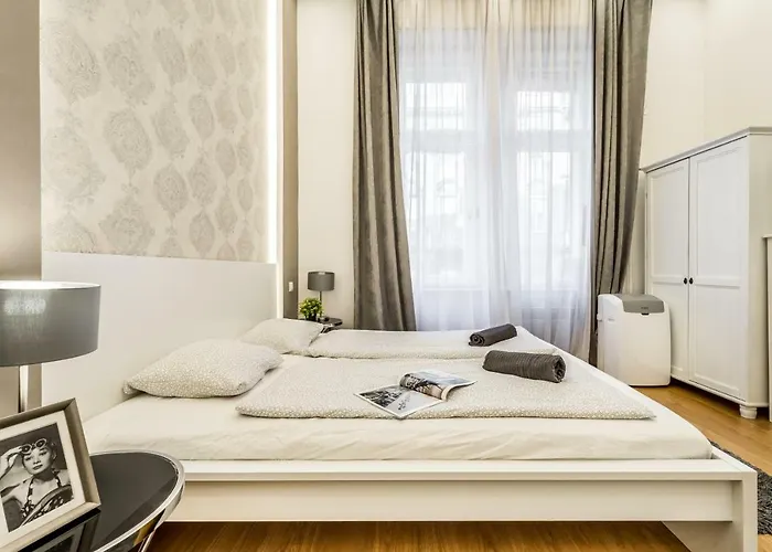 Hello Downtown - Movie Апартаменты *