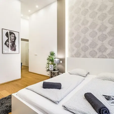 Hello Downtown - Movie Appartement Boedapest
