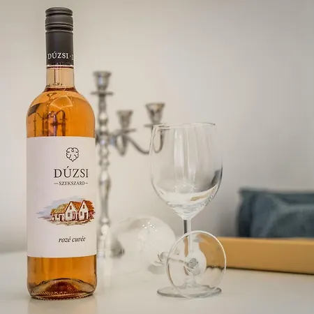 Апартаменты Hello Downtown - Movie