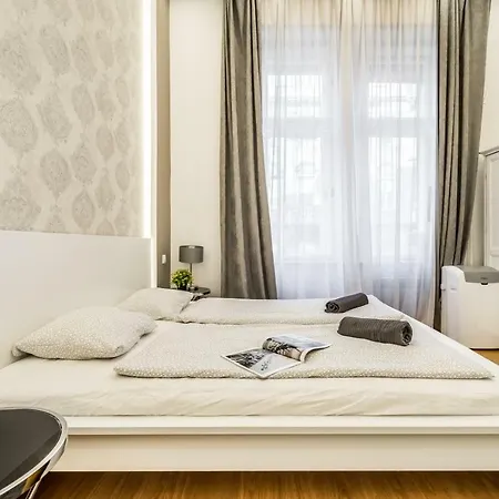 Hello Downtown - Movie Апартаменты *