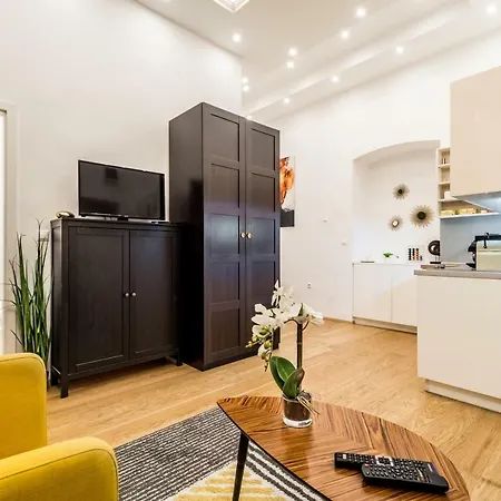 Hello Downtown - Movie Апартаменты *